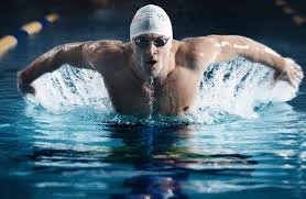 Attrezzi e scena di fitness in palestra